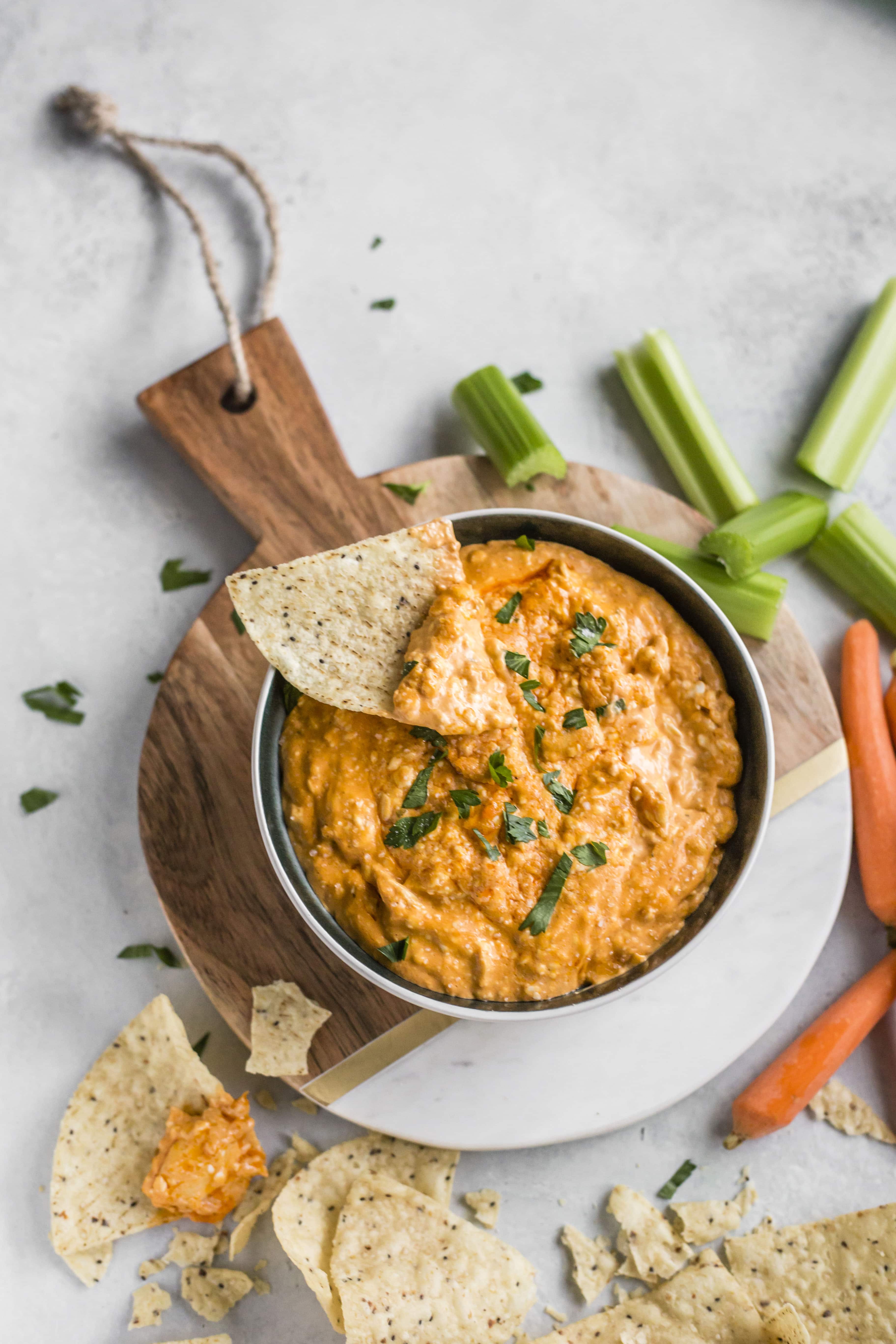 This is the best buffalo chicken dip recipe! Creamy, cheesy, slightly spicy and full of delicious chicken and flavors. Perfect for tailgating, football games, parties and weekends. This recipe is classic and super easy to make. I howsweeteats.com #buffalo #chicken #dip #recipe