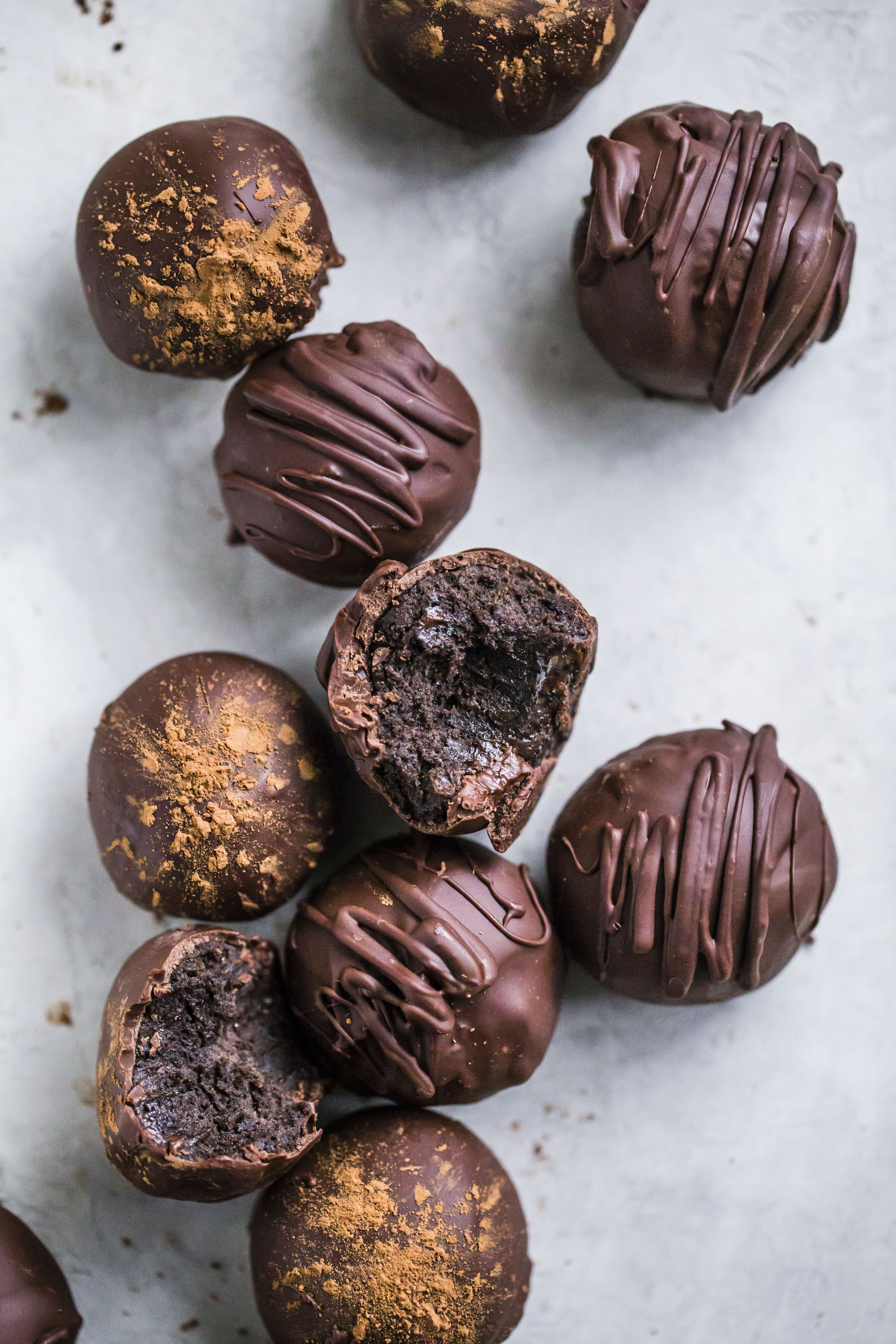 The easiest oreo ball recipe ever! I love oreo balls. One package of oreos and one block of cream cheese come together to create quick and easy truffles! I howsweeteats.com #oreo #balls