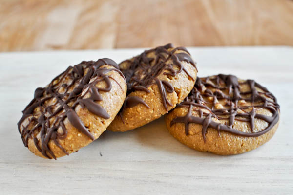 No-Bake Peanut Butter Cookies I howsweeteats.com