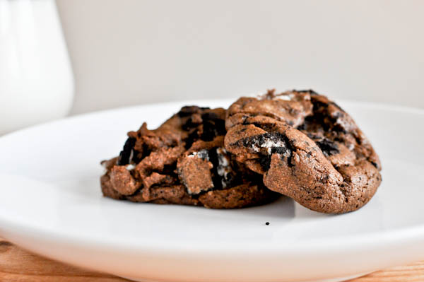 Double Fudge Oreo Crunch Cookies I howsweeteats.com