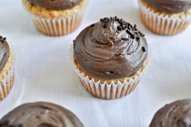 Peanut Butter Cupcakes with Chocolate Cheesecake Frosting I howsweeteats.com