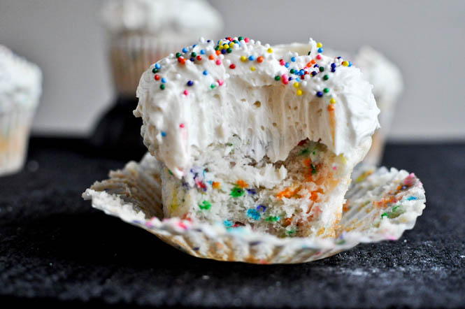 Homemade Funfetti Cupcakes I howsweeteats.com