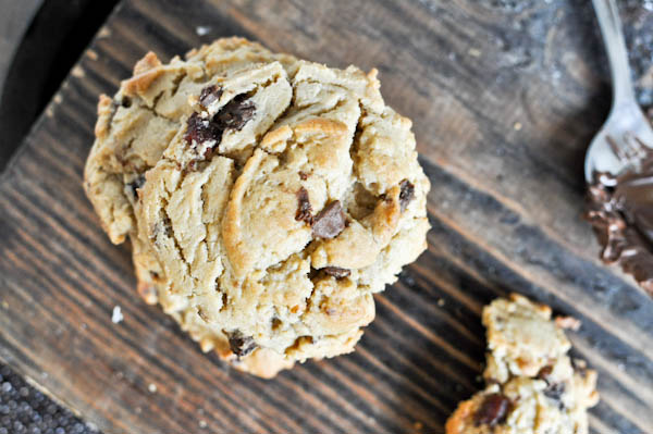 Chewy Peanut Butter Cookies with Chocolate Candied Bacon I howsweeteats.com