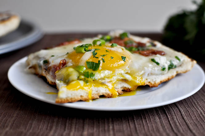 Grilled Breakfast Pizza I howsweeteats.com
