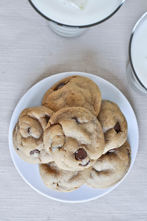 Puffy Peanut Butter Cookies with Chocolate Chips I howsweeteats.com