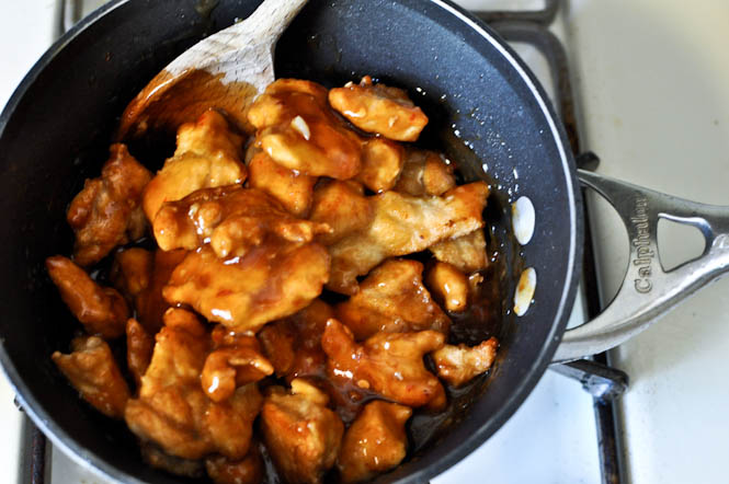 General Tso's Chicken Recipe I howsweeteats.com