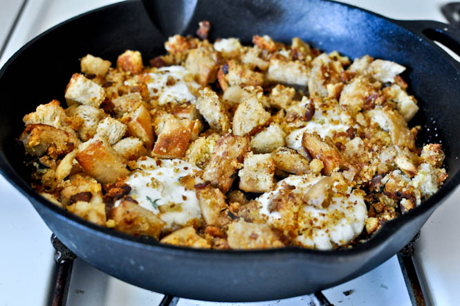 Day After Thanksgiving Breakfast Hash with Cheddar Mashed Potato Pancakes I howsweeteats.com