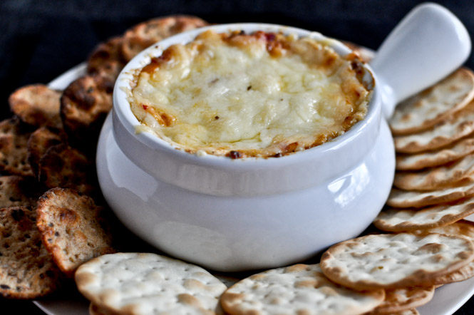 Hot + Cheesy Roasted Red Pepper Dip I howsweeteats.com