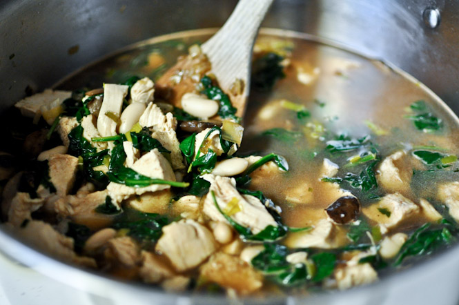 30 Minute White Bean + Chicken Soup I howsweeteats.com