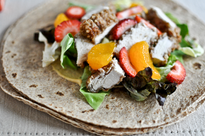 Pecan Crusted Chicken Wraps with Strawberry Honey Mustard I howsweeteats.com