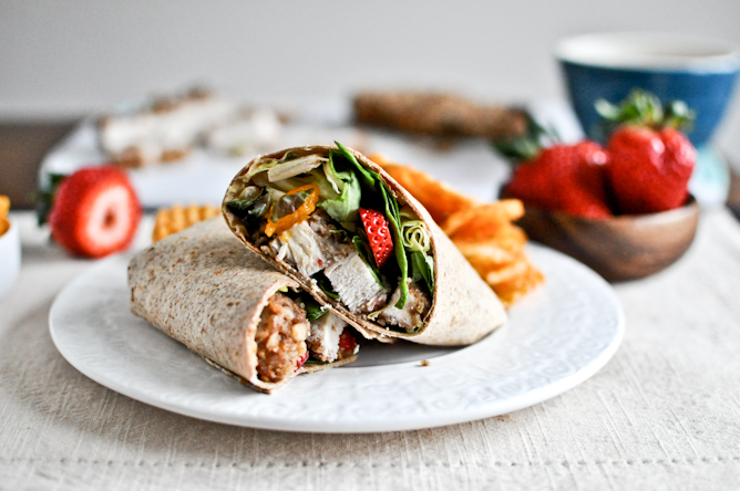Pecan Crusted Chicken Wraps with Strawberry Honey Mustard I howsweeteats.com