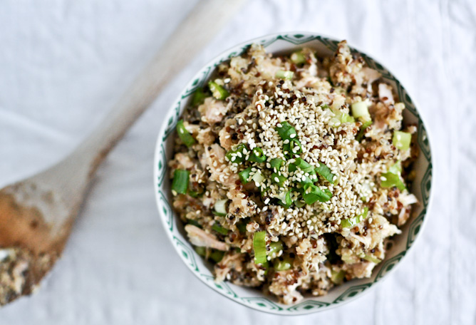 Toasted Sesame Quinoa with Chicken I howsweeteats.com