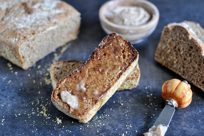 Whole Wheat Pumpkin Spice English Muffin Bread with Brown Sugar Cinnamon Butter I howsweeteats.com