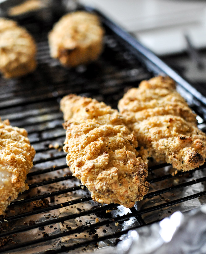 Buttermilk Almond Crusted Chicken Fingers I howsweeteats.com