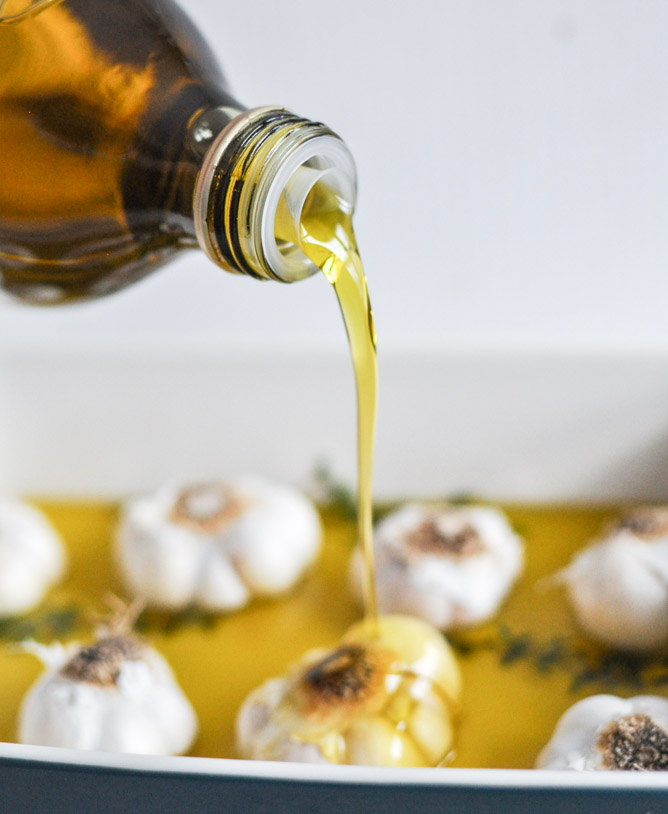 How To Make Roasted Garlic Oil I howsweeteats.com