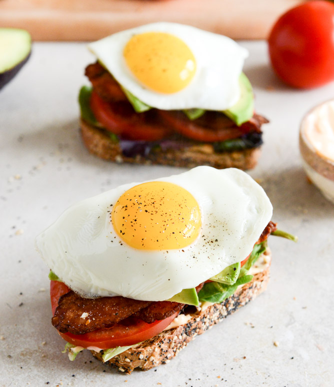Avocado BLT's with Spicy Mayo and Fried Eggs I howsweeteats.com