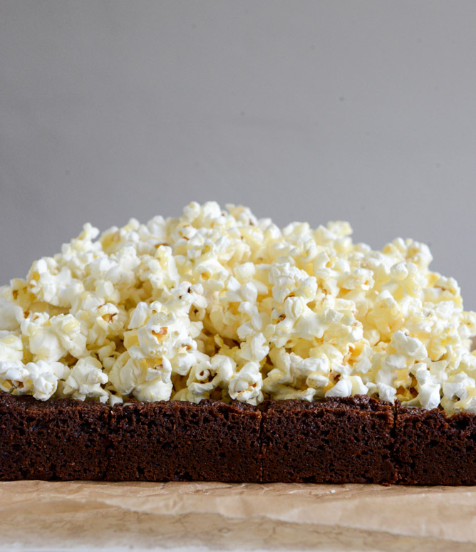 Buttered Popcorn Crunch Brownies I howsweeteats.com