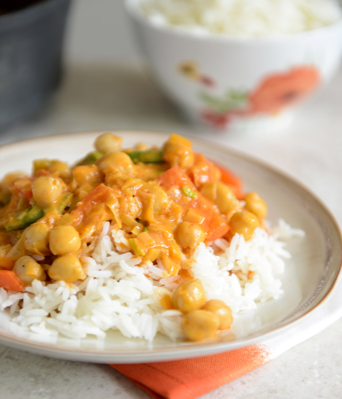 Easy Thai Chickpea Curry with Coconut Rice I howsweeteats.com