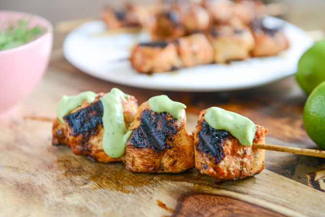 Chipotle Lime Grilled Chicken Skewers with Avocado Ranch I howsweeteats.com