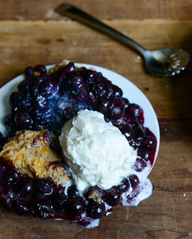 Skillet Blueberry Cobbler with a Cheddar Biscuit Crust I howsweeteats.com