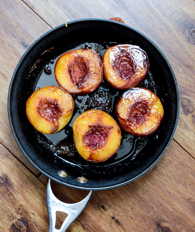 Caramelized Peaches + Cream with a Toasted Crumble I howsweeteats.com