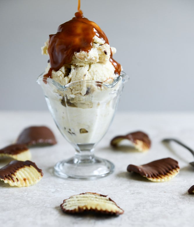 Sweet Corn Ice Cream with a Salted Caramel Swirl + Chocolate Covered Potato Chips I howsweeteats.com