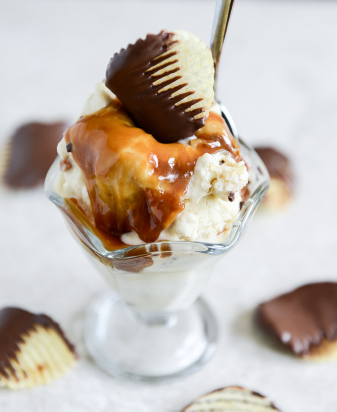 Sweet Corn Ice Cream with a Salted Caramel Swirl + Chocolate Covered Potato Chips I howsweeteats.com
