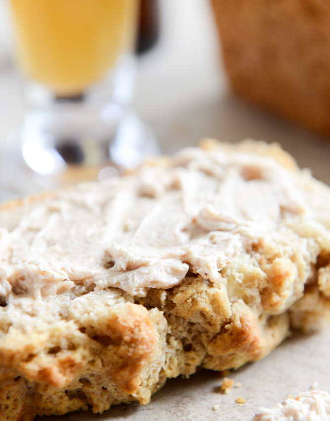White Cheddar Beer Bread I howsweeteats.com