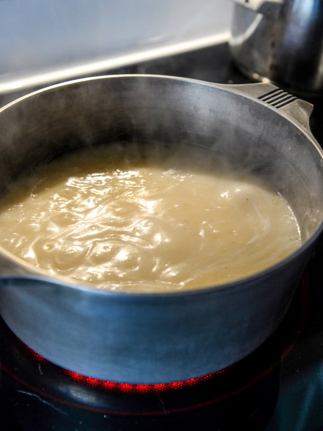 How To Make Gravy - Step by Step I howsweeteats.com