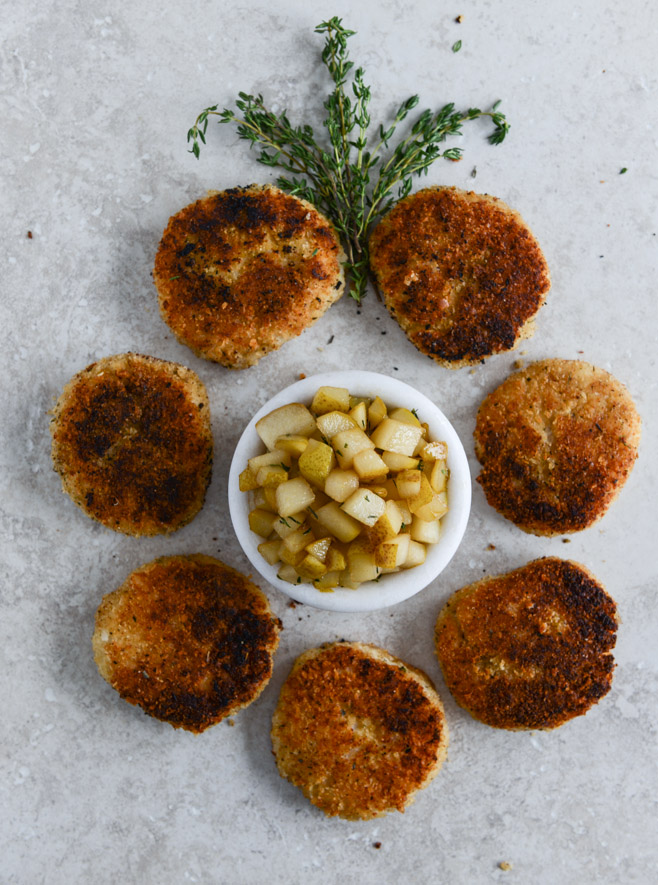 Crispy Goat Cheese Risotto Cakes with Vanilla Salted Winter Pears I howsweeteats.com