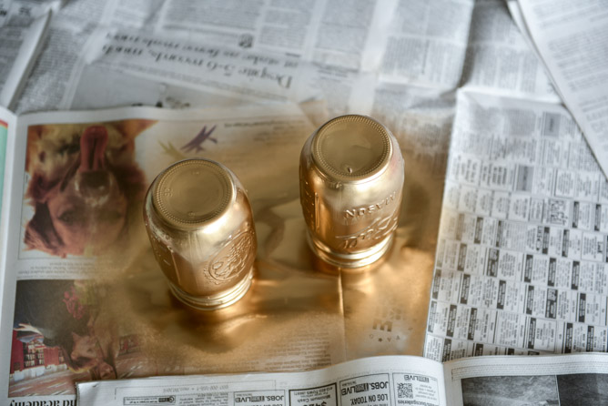 DIY gold metallic mason jars I howsweeteats.com
