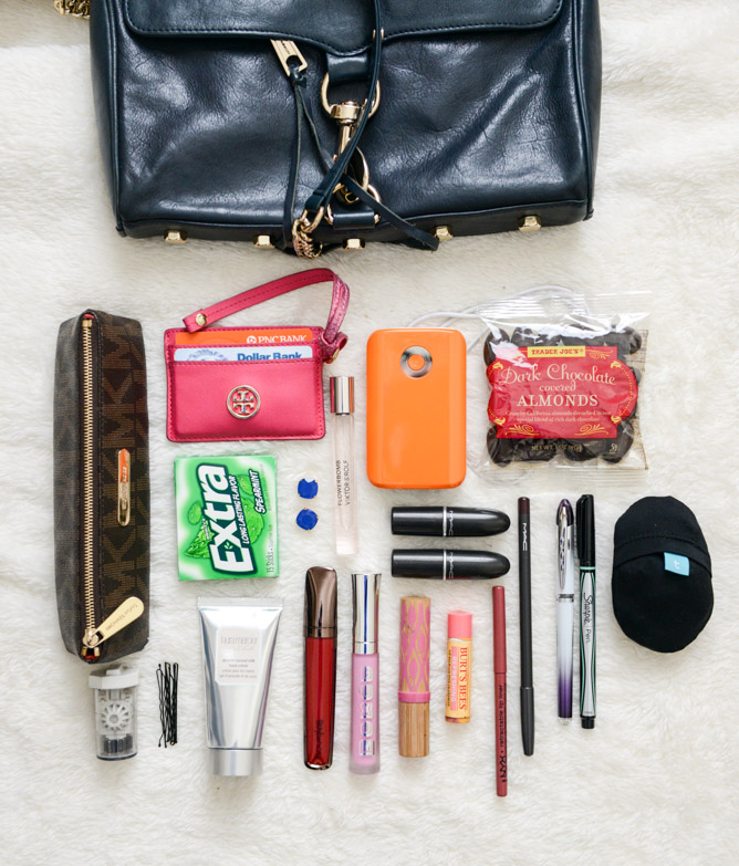 what's in my purse I howsweeteats.com