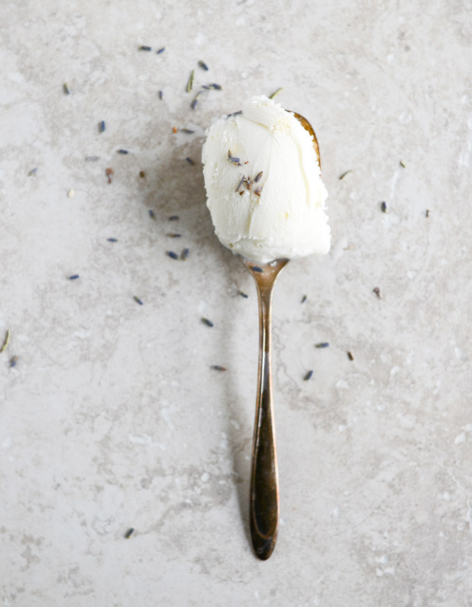 white chocolate lavender ice cream I howsweeteats.com