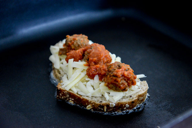 spicy mini meatball grilled cheese I howsweeteats.com