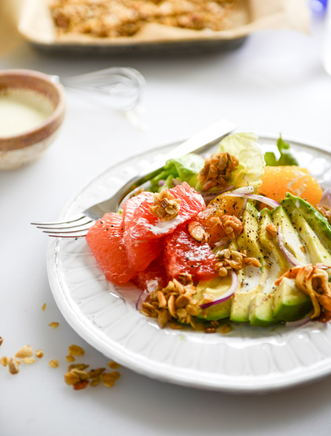 Avocado Citrus Crunch Salad with Oat Croutons and Black Pepper Buttermilk Drizzle I howsweeteats.com