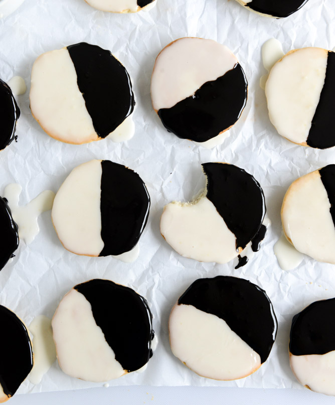 black and white cookie ice cream sandwiches I howsweeteats.com