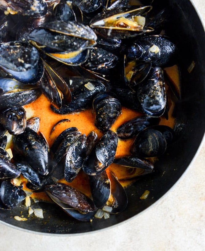 coconut curry mussels I howsweeteats.com