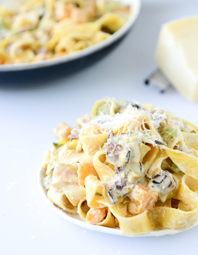 creamy butternut, bacon and leek pappardelle I howsweeteats.com