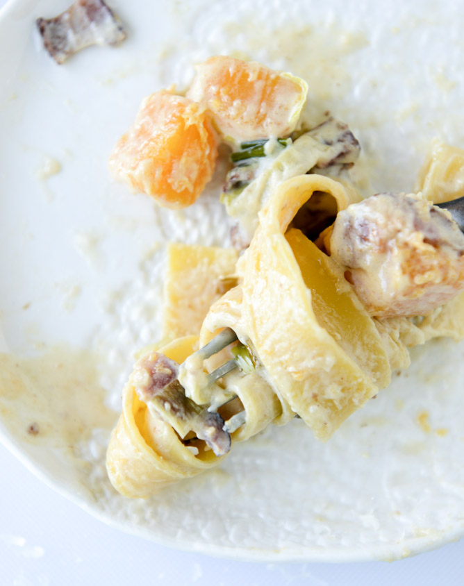 creamy butternut, bacon and leek pappardelle I howsweeteats.com