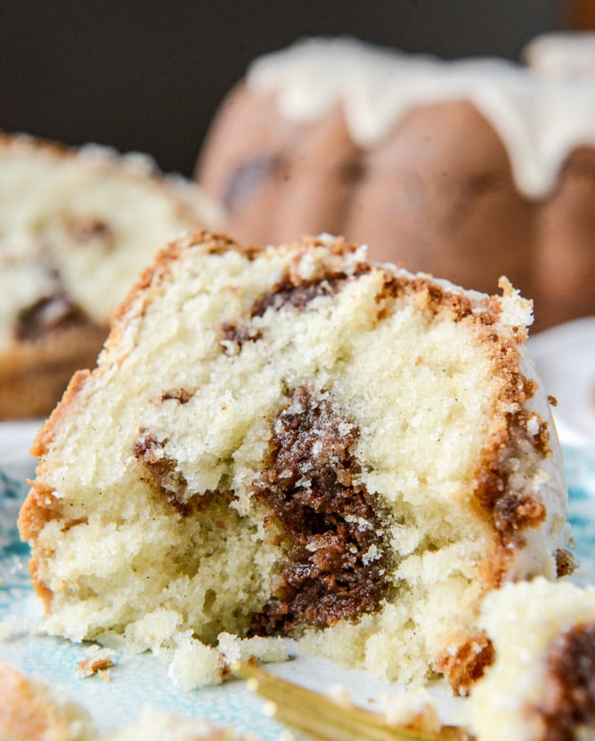 sour cream coffee cake with brown butter glaze I howsweeteats.com