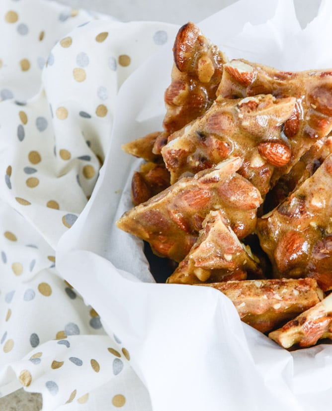 bacon almond brittle with vanilla beans I howsweeteats.com