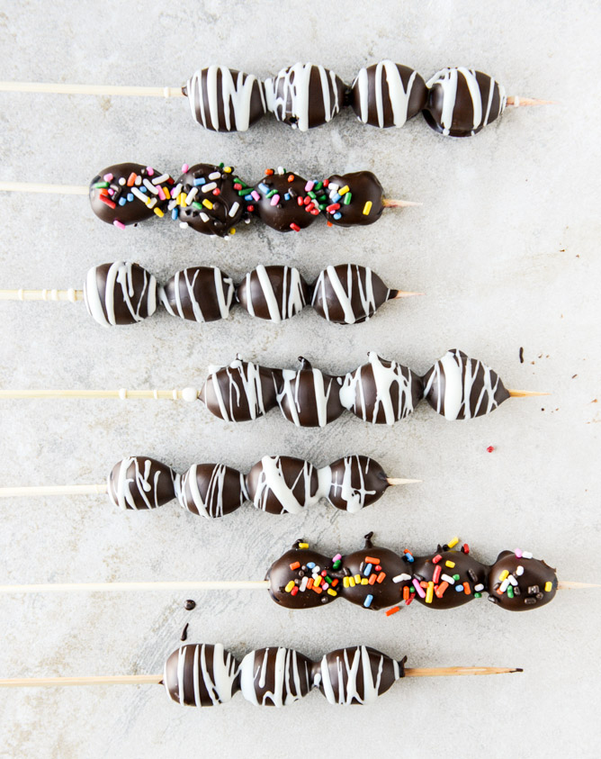 embarrassingly easy chocolate covered grape skewers I howsweeteats.com