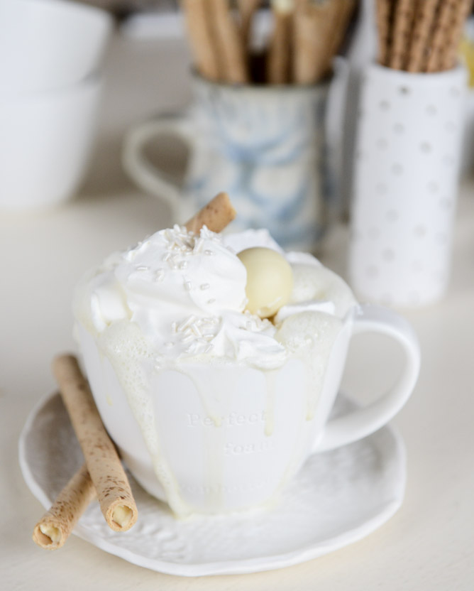 white chocolate hot chocolate I howsweeteats.com