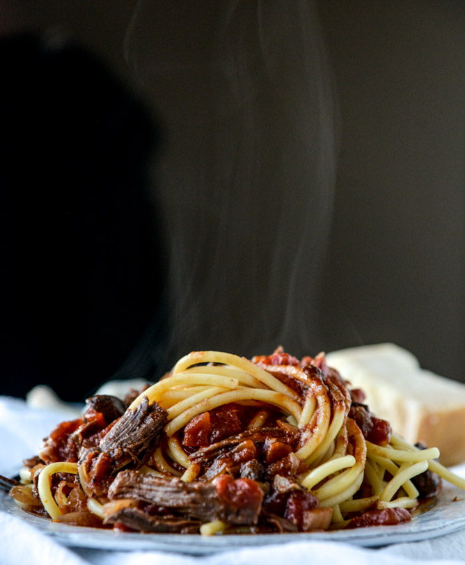 Slow Cooker Short Rib Sauce with Bucatini I howsweeteats.com