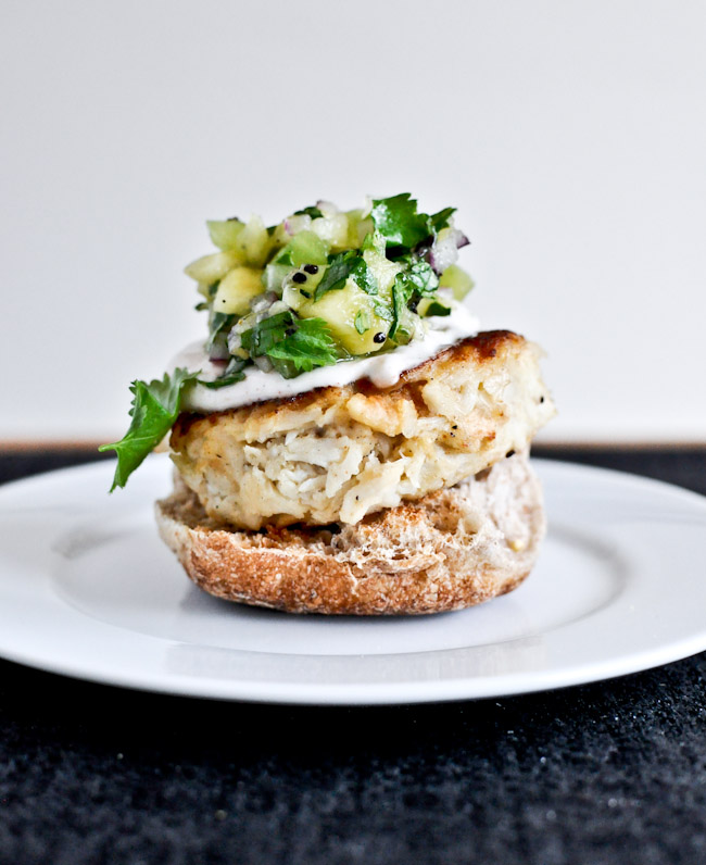 crab cake sliders + 112 different lightened up meal ideas for the new year I howsweeteats.com