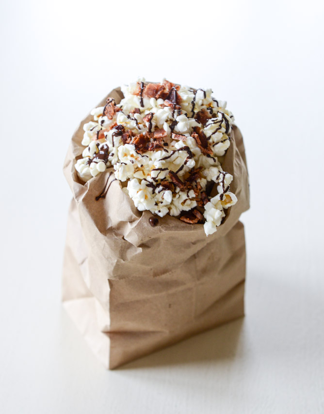 hot pepper bacon popcorn with a chocolate drizzle I howsweeteats.com