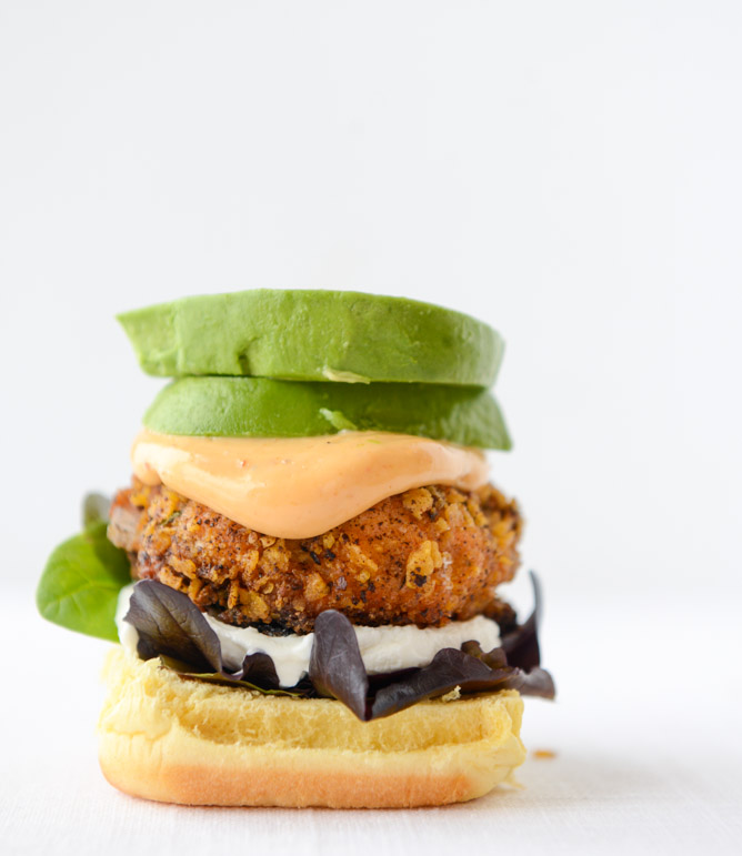 tortilla crusted chipotle salmon sliders I howsweeteats.com