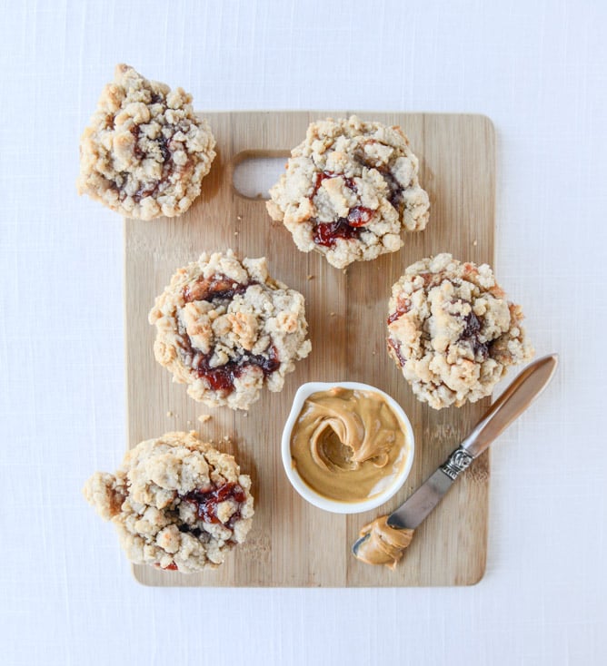 peanut butter and jelly crumb muffins I howsweeteats.com