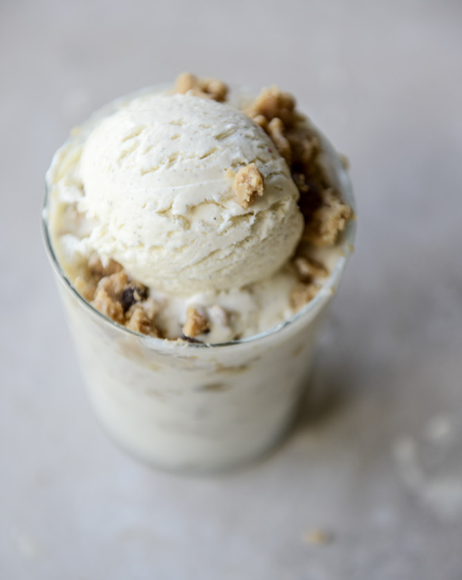 peanut butter chocolate chip cookie dough blizzard with no-churn vanilla bean ice cream I howsweeteats.com