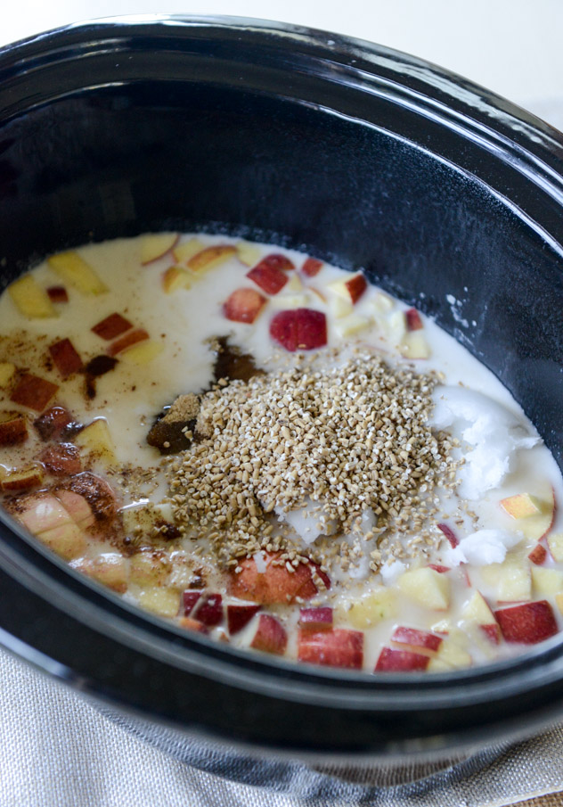 slow cooker apple cinnamon oatmeal with maple cream I howsweeteats.com